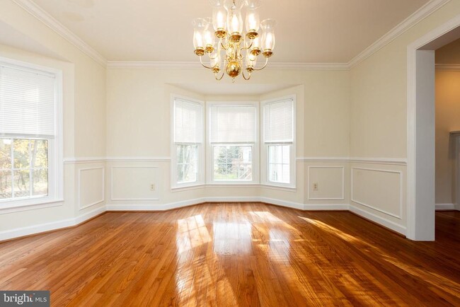 Building Photo - 14209 Floral Park Dr