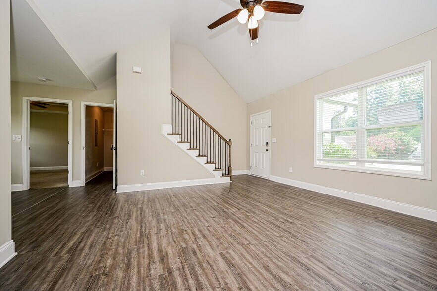 Building Photo - 320 Woodland Ridge Cir