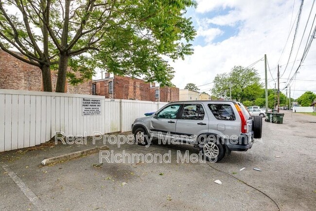 Building Photo - 1802 Parkwood Ave