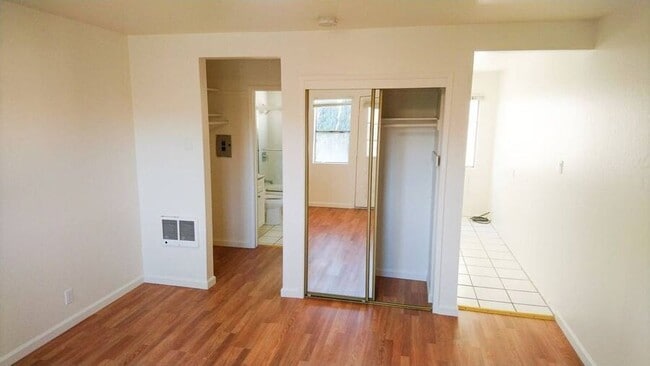 Building Photo - 2140 California St