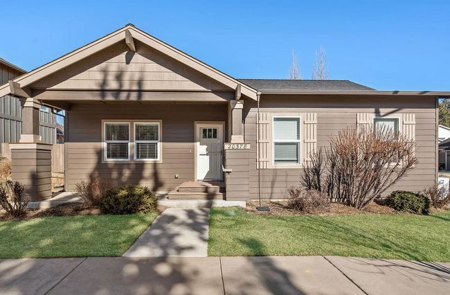 Primary Photo - Updated single level 3 BR home in SE Bend ...