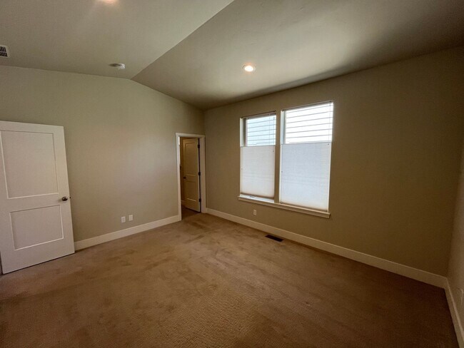 Building Photo - Single Level Home in Unique Bend Neighborhood