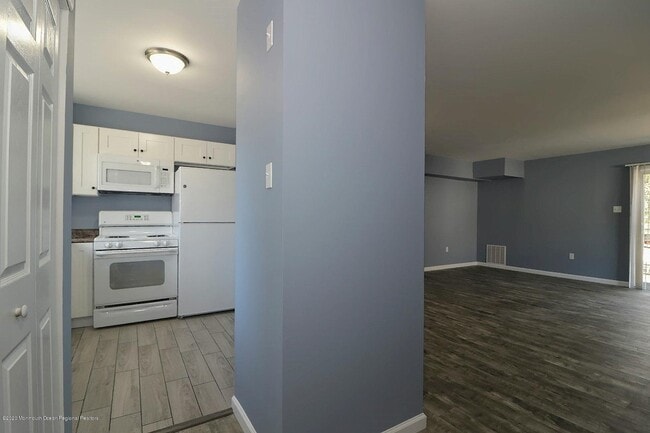 Building Photo - 207 E Winged Foot Ct