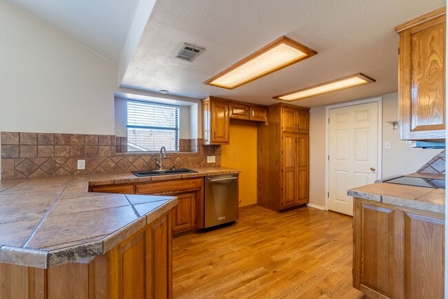 Building Photo - 1505 N 9th St