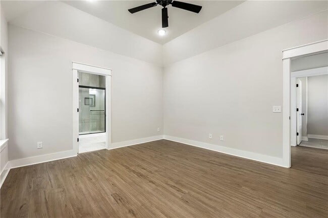Building Photo - 19 Theale Ln