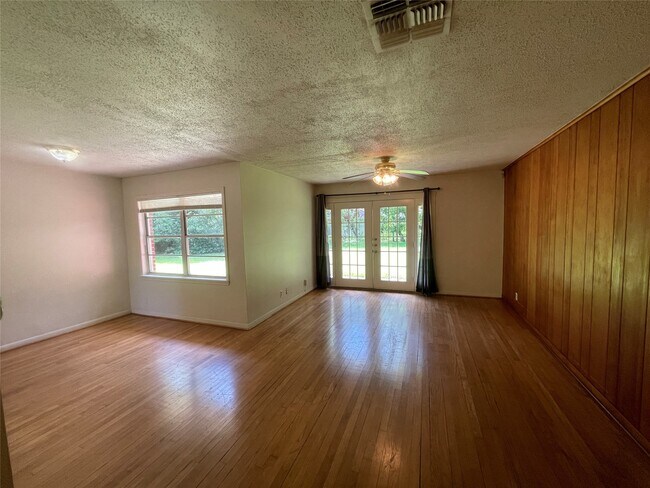 Building Photo - 5042 Grape St