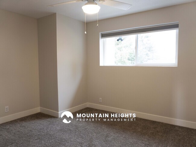 Building Photo - 8589 Kings Hill Dr