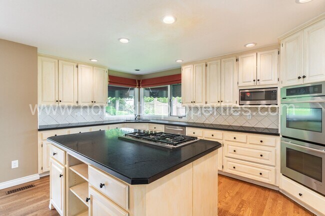 Building Photo - 16754 Quail Ct