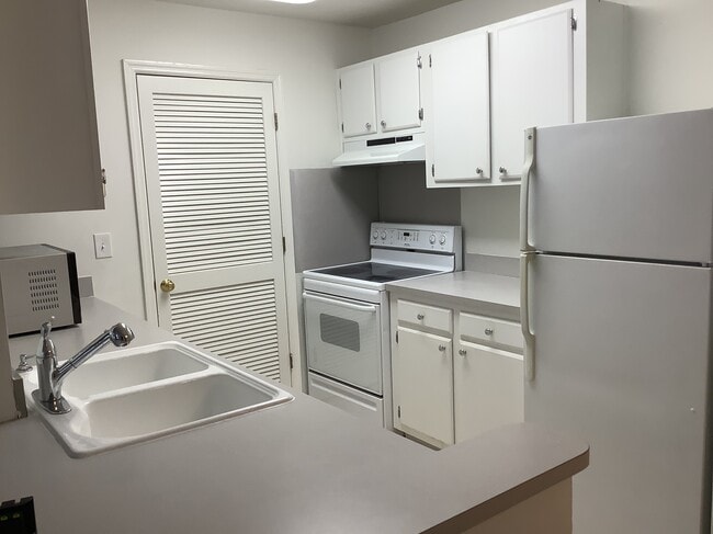 Building Photo - 302 Granville Ct