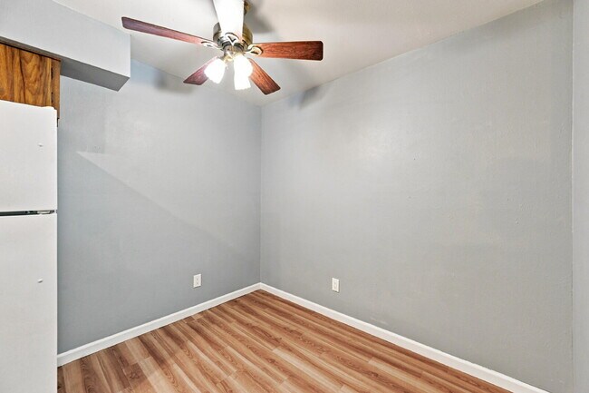 Building Photo - $1,340.95 - 1 Bed, 1 Bath Condo in Denver with In Unit Laundry!