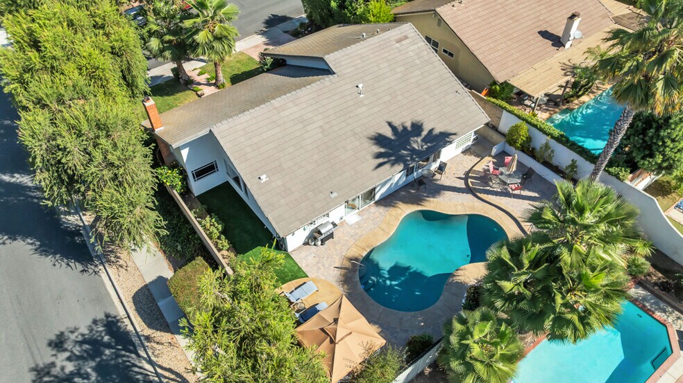 Building Photo - 2802 Sierra Dr