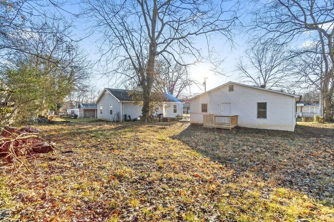 Building Photo - Single-Family Home Downtown--No Breed Restrictions!
