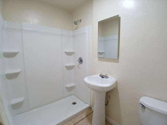 Building Photo - 206-212 B St