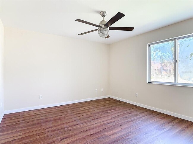 Building Photo - 289 Gull Dr S