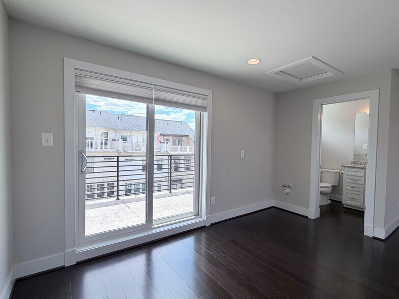 Building Photo - 240 Kepler Dr
