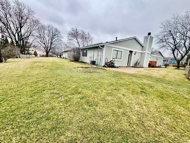 Building Photo - 2658 Sumac St