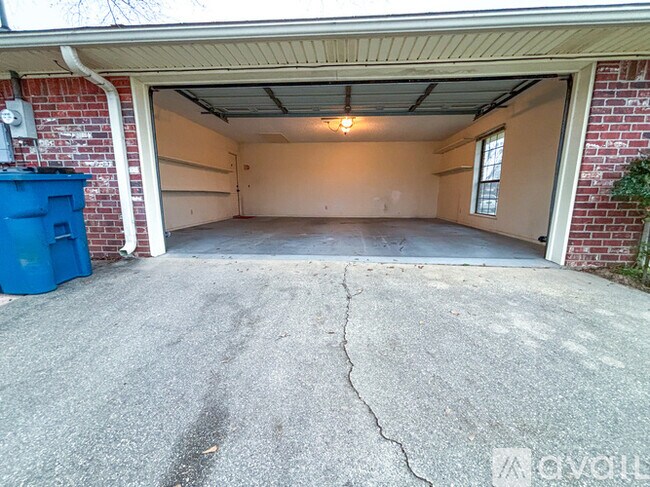 Building Photo - 408 Briar Square
