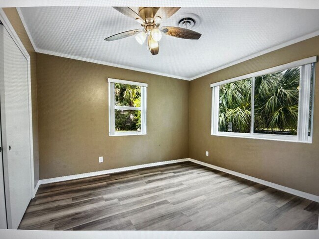Building Photo - Upgraded 2BR/2BA Home Just Minutes from Vero Beach