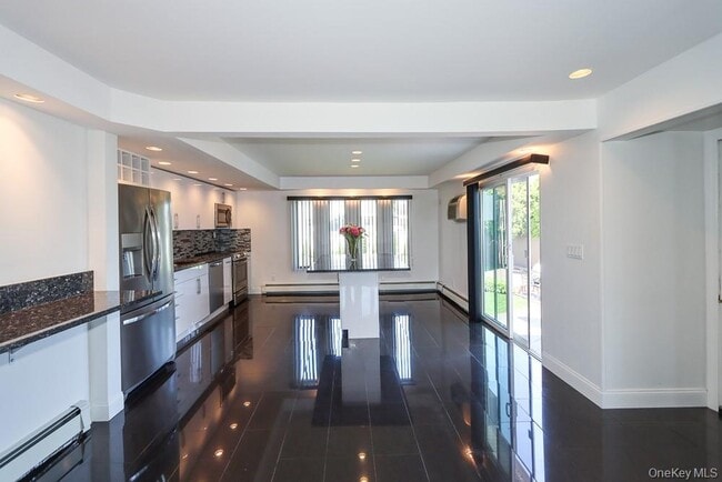 Building Photo - 223 Chestnut Ave