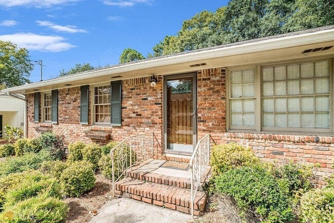 Building Photo - 3730 Marlborough Dr