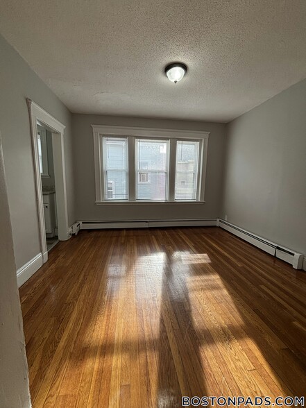 Building Photo - 44 Estes St