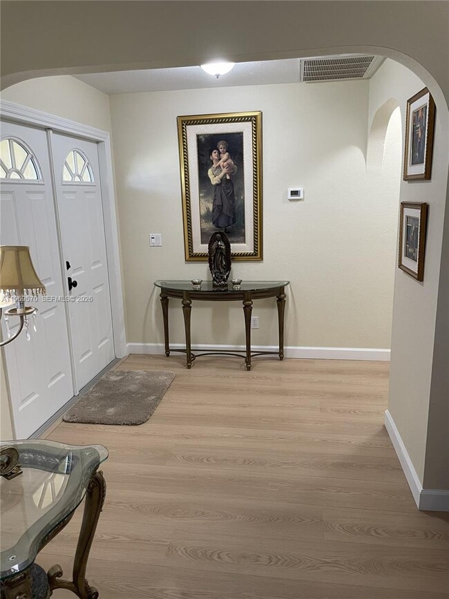 Building Photo - 1402 SE 1st Terrace