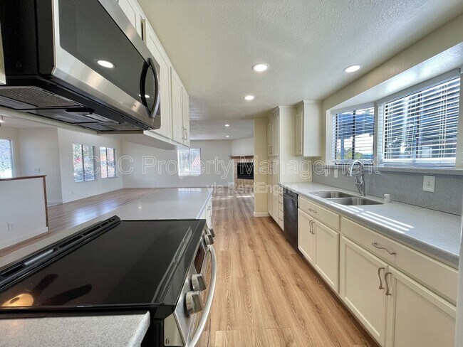 Building Photo - 24037 Gymkhana Rd