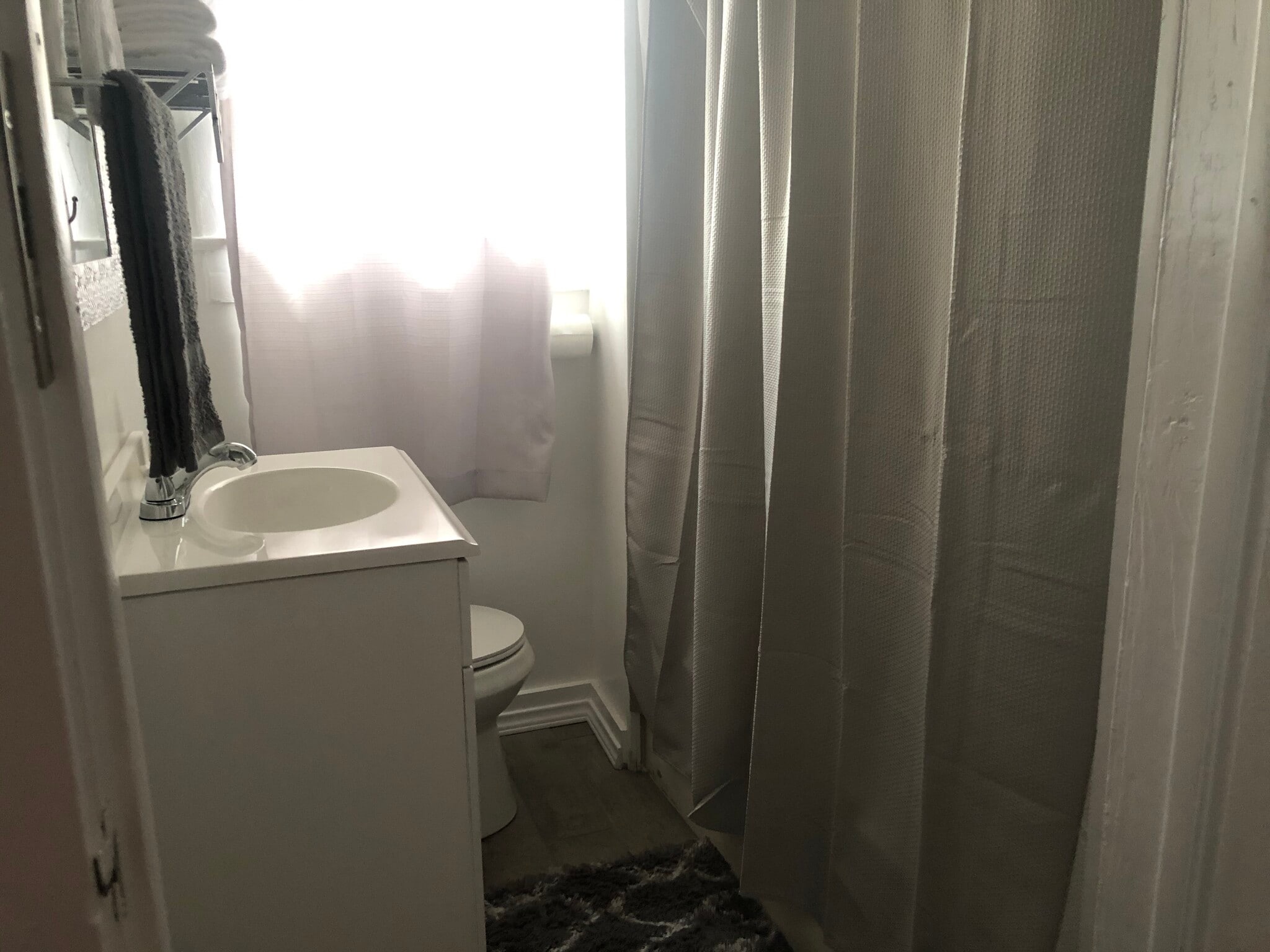 bathroom - 2427 W Southcross Blvd