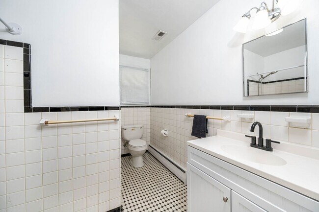 Building Photo - 3 Bedroom Home For Rent in Sandston VA With Detached Garage, Fenced Yard, and Lawn Care Included