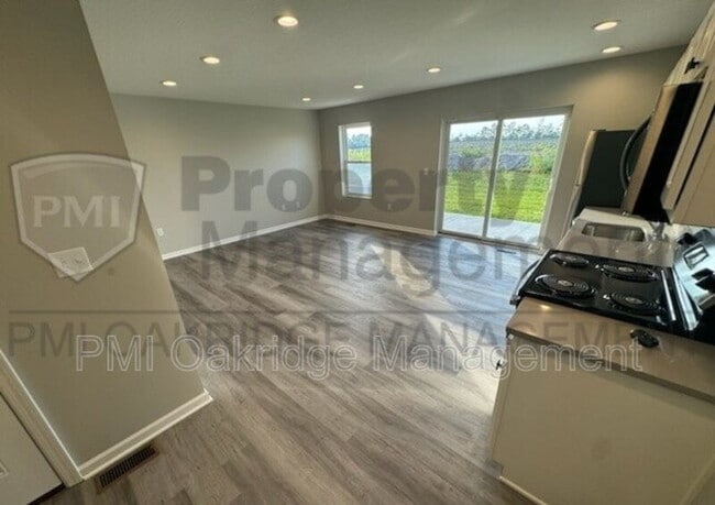 Building Photo - 223 Bruns Dr
