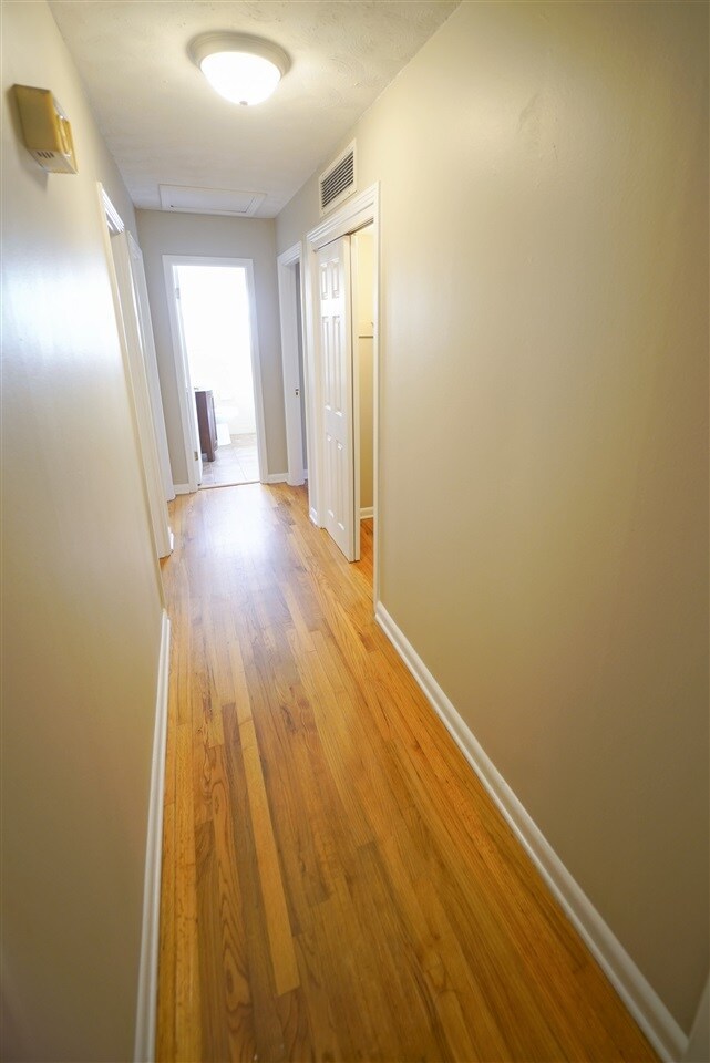 Building Photo - 1804 Skyland Dr