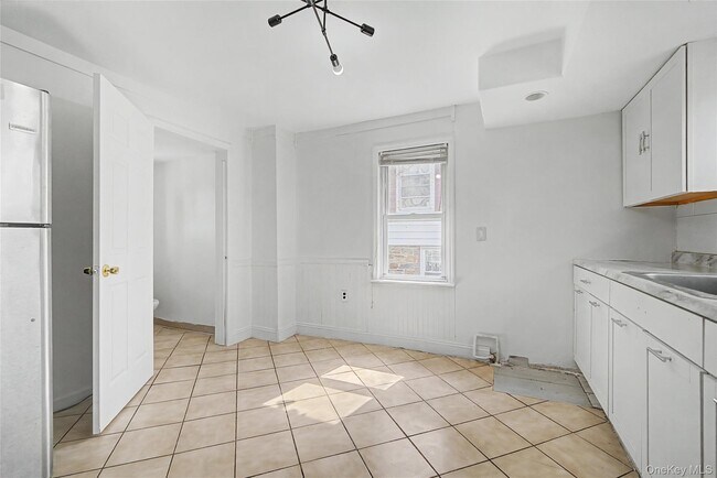 Building Photo - 241 N Main St