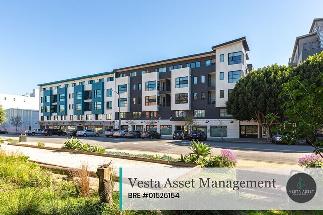 Building Photo - Welcome Home to Dogpatch's Finest