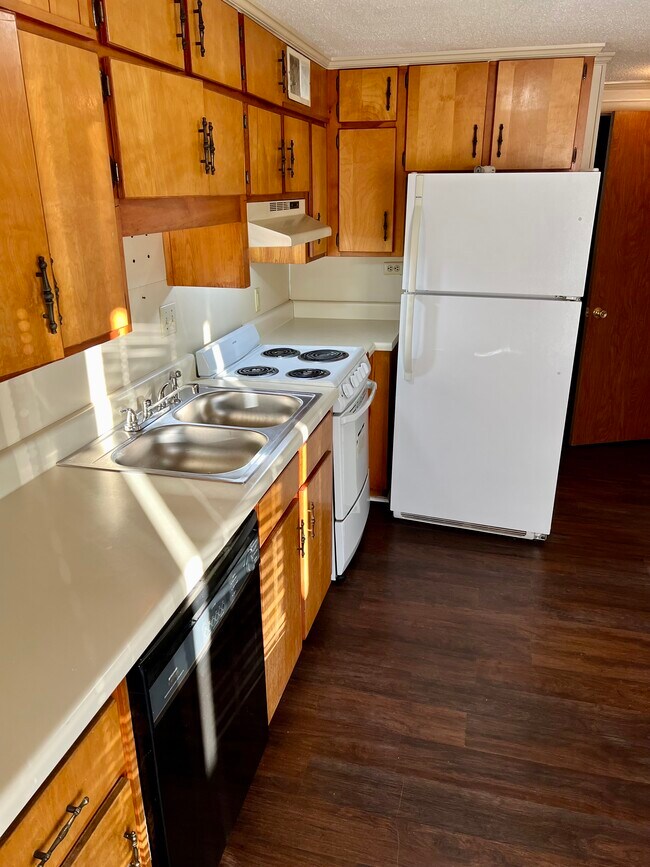 Building Photo - 110 Lyons St