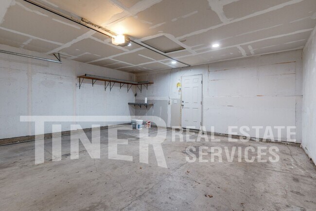 Building Photo - 324 Bridge Pl