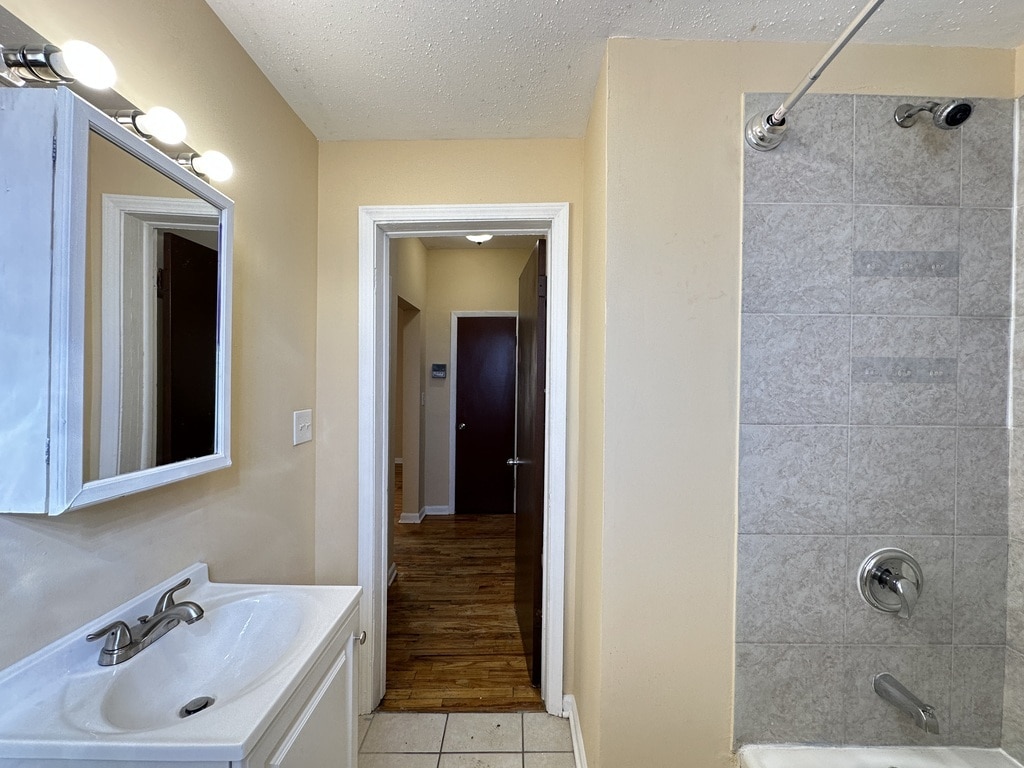 Building Photo - 4035 W Gladys Ave