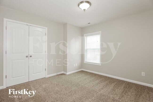 Building Photo - 402 Knothole Ln
