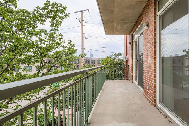 Building Photo - 3201 Shoshone St