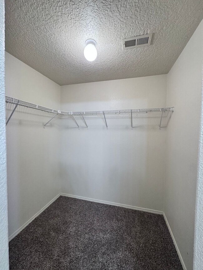 Building Photo - 760 Deerbrush Ct SW