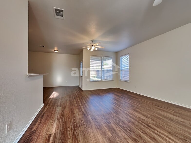 Building Photo - 8829 Stirrup Way