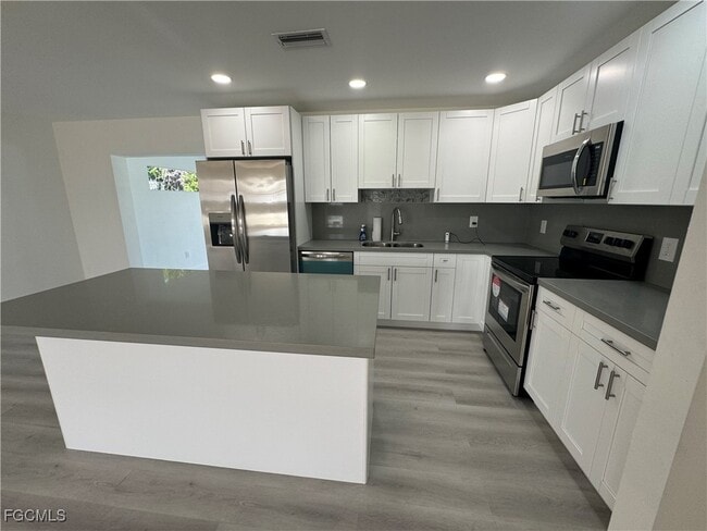 Building Photo - 1806 SE 15th Pl