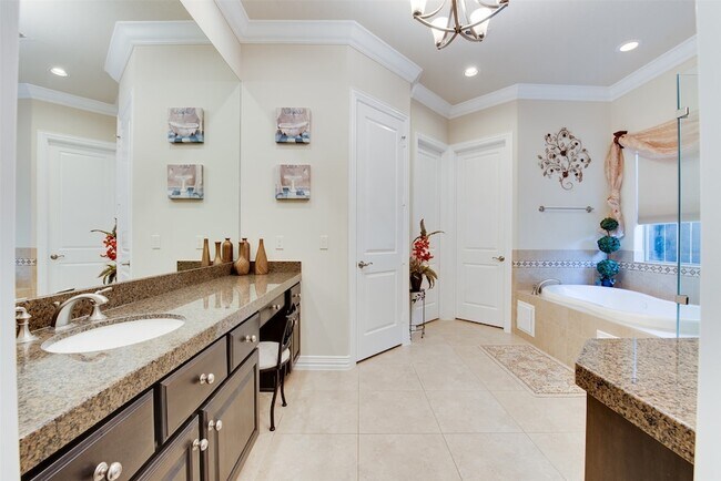 Building Photo - 2011 Flower Garden Ln