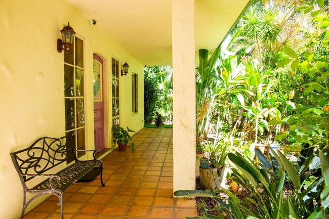 Building Photo - Spacious 4-Bedroom Retreat in Haiku with S...