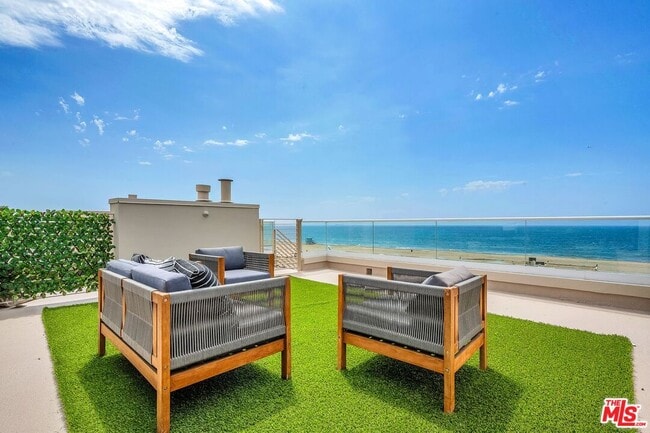 Building Photo - 7301 Vista Del Mar