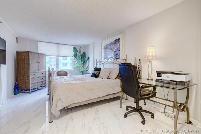 Building Photo - 3221 S Ocean Blvd