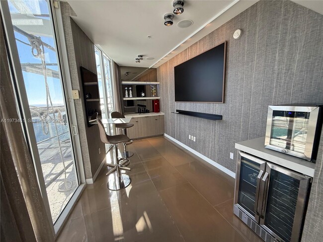 Building Photo - 18101 Collins Ave