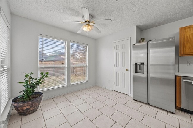 Building Photo - 703 Primrose Ln