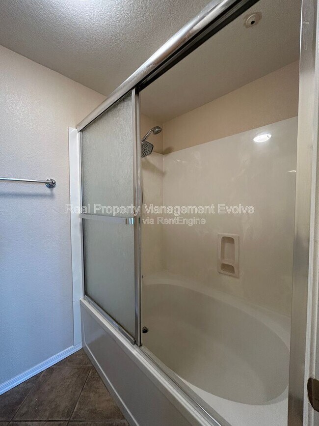 Building Photo - 425 W Rio Salado Pkwy