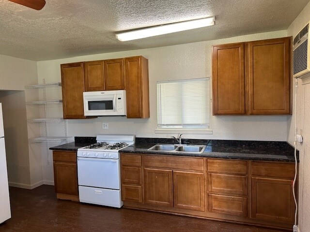 Building Photo - Stockton 1 Bedroom, 2 Bonus Rooms,  1 Bath...