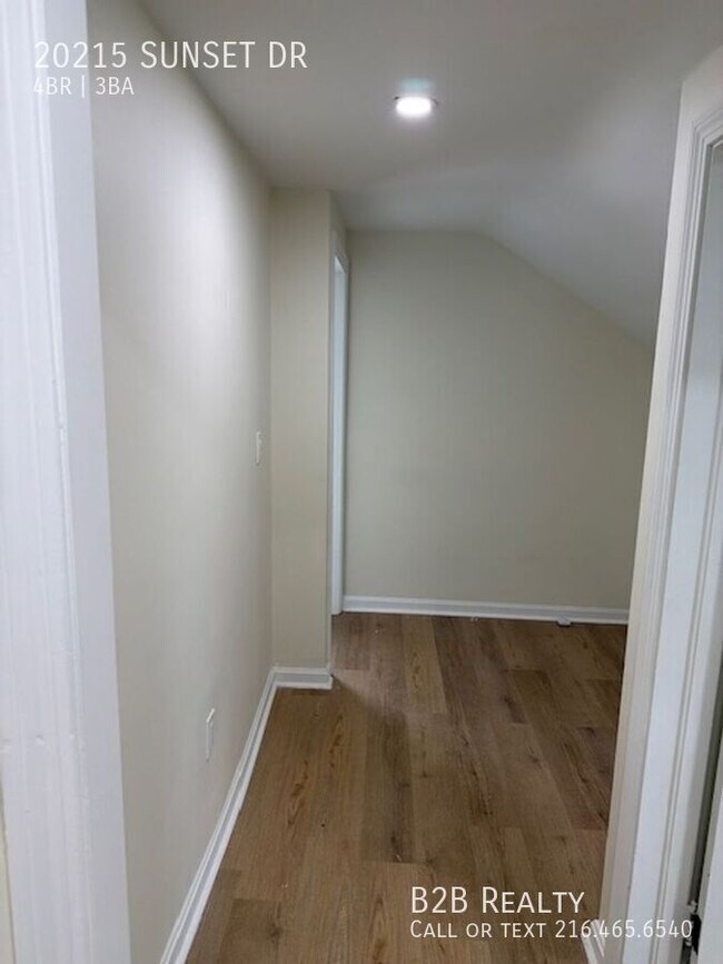 Building Photo - 20215 Sunset Dr